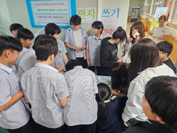 4월 편기쓰기 캠페인 활동 이미지